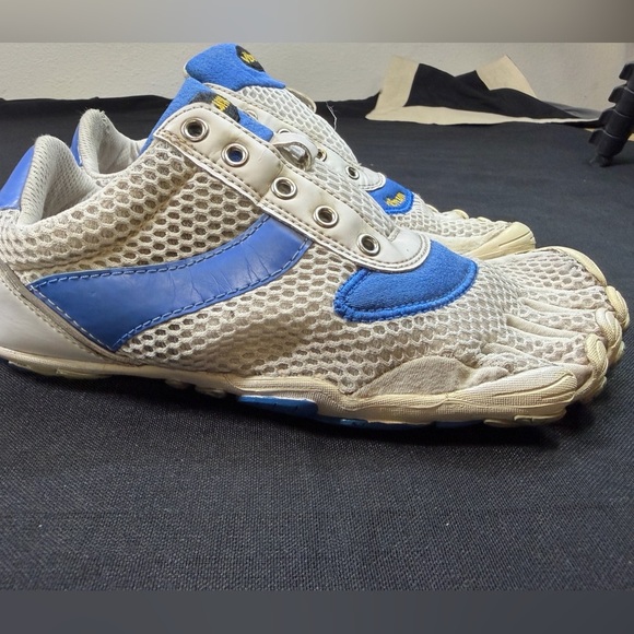 Vibram Mens Five Fingers KSO EVO Shoes Blue White EU 42 US 8.5-9. main image 4